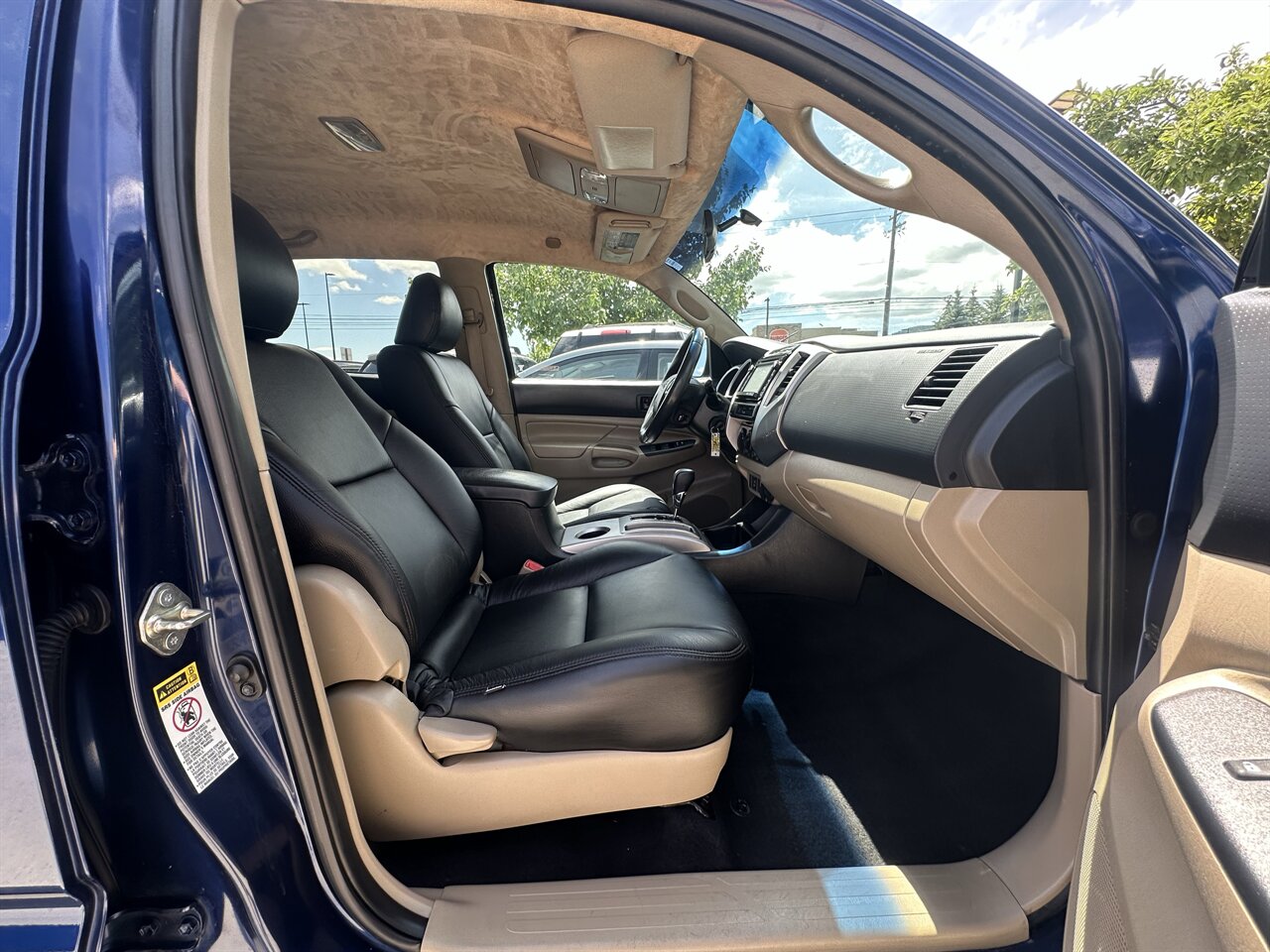 2014 Toyota Tacoma PreRunner V6. New Leather, Alcantra Headliner, New Tires, Fully Serviced, Sweet Truck!!! - Photo 9 - Post Falls, ID 83854