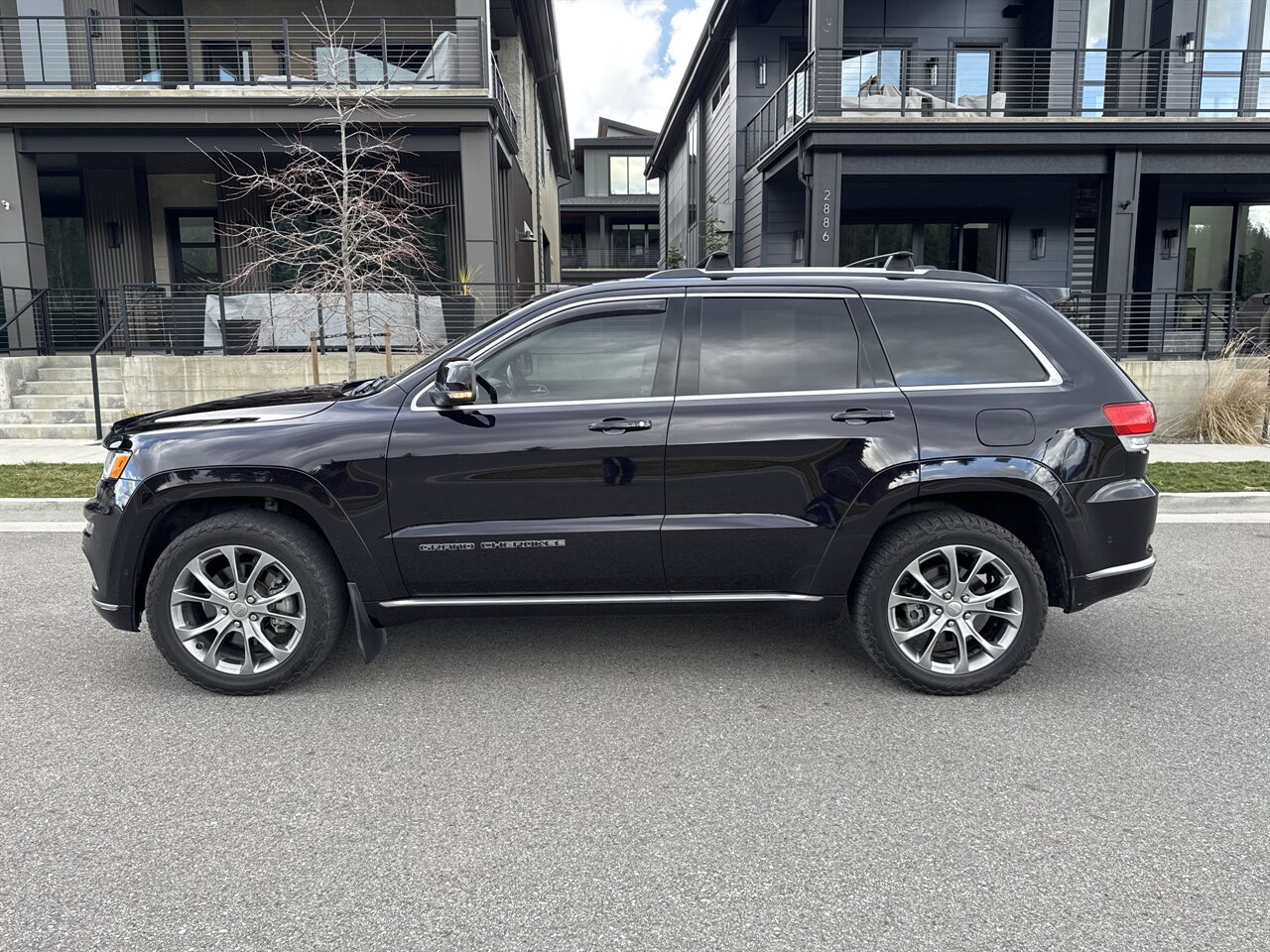 2019 Jeep Grand Cherokee Summit Sangria Metallic Color! 40k miles! Nicely Loaded Jeep! - Photo 4 - Post Falls, ID 83854