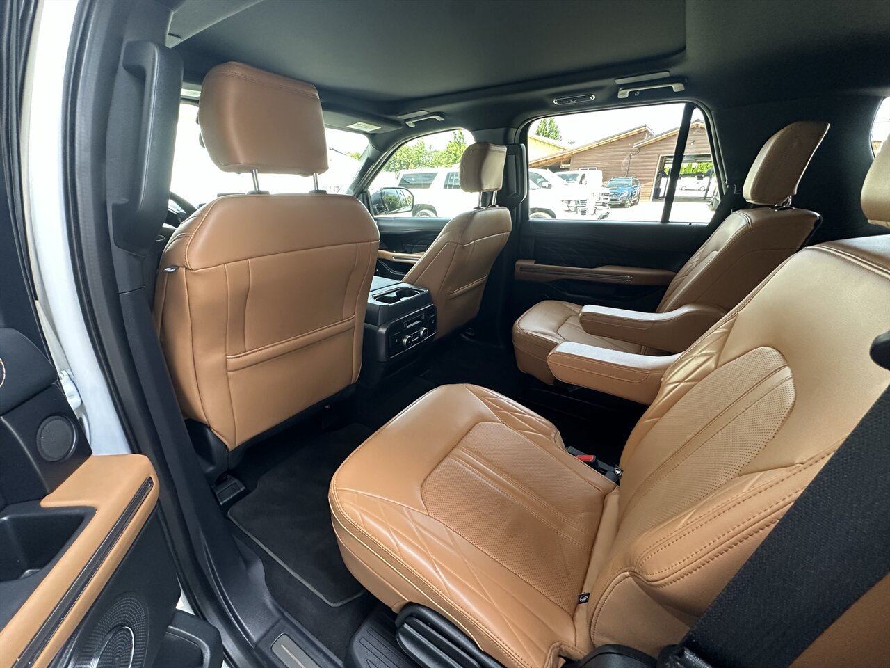 2024 Ford Expedition Platinum LOW Miles, Spacious SUV, Third-Row Seating! - Photo 5 - Post Falls, ID 83854