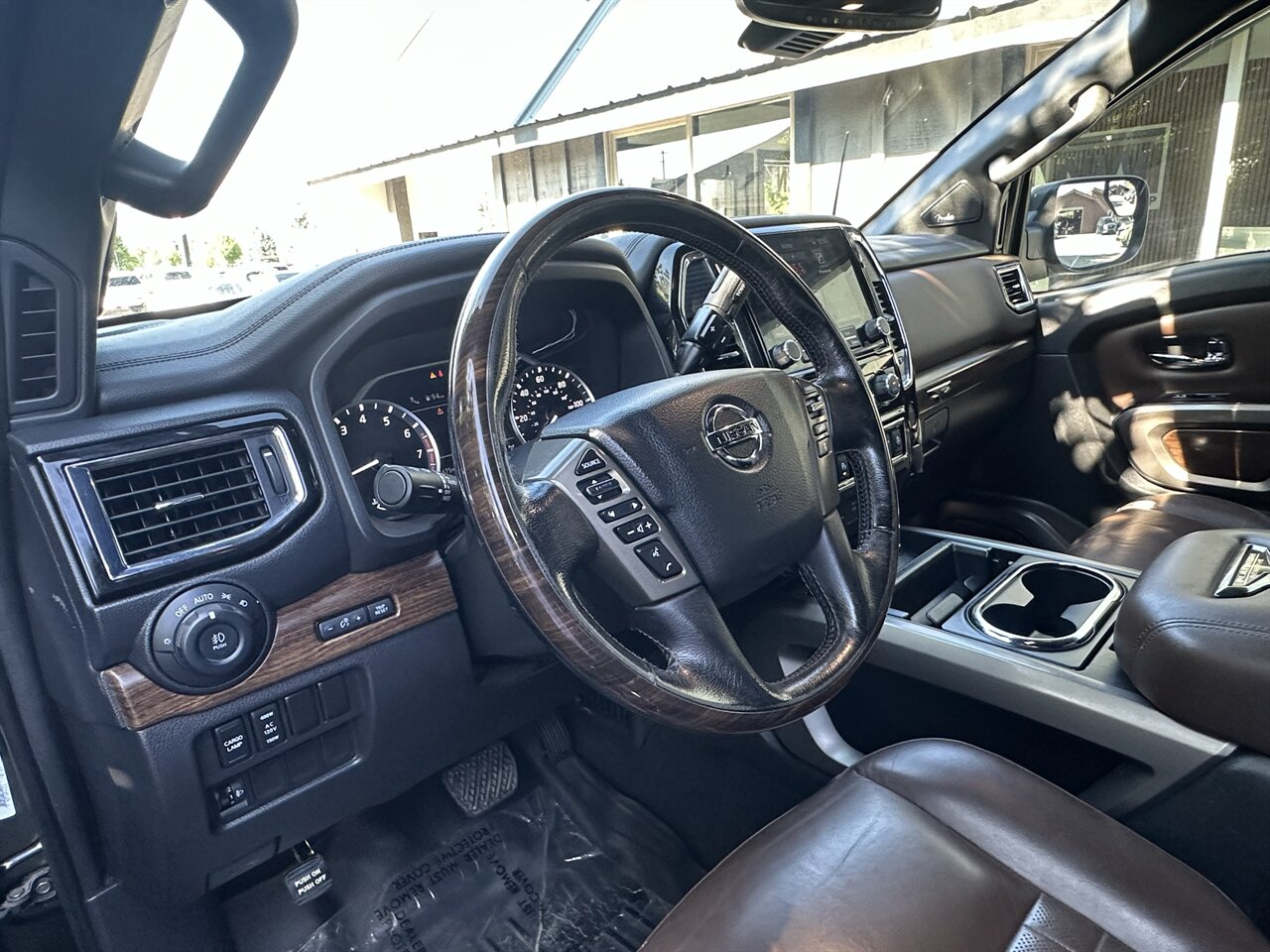 2021 Nissan Titan Platinum Reserve Top of the Line! Amazing Shape, Only 68k miles, 4x4, Fully Loaded! - Photo 10 - Post Falls, ID 83854