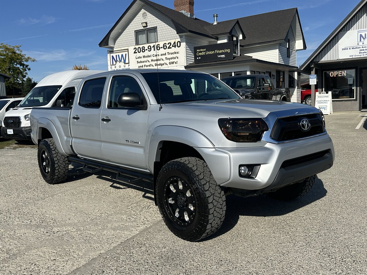 2012 Toyota Tacoma V6. 59k miles, 4x4, Lots of Added Extras (Lift Kit, Nice Wheels and Tires, CarPlay/Android Auto Screen! - Photo 1 - Post Falls, ID 83854