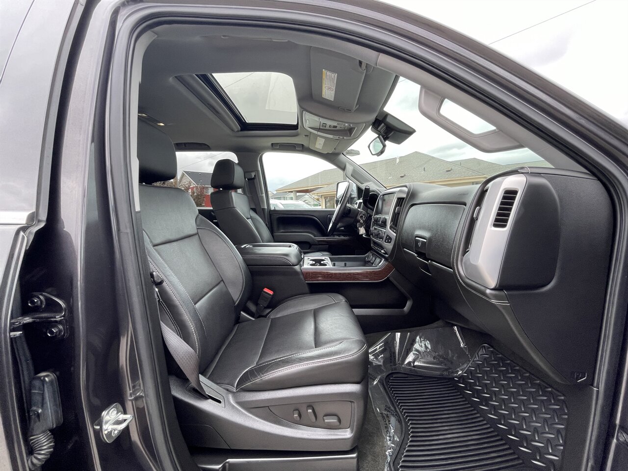 2015 GMC Sierra 2500 SLT. 45k miles! Amazing Shape! Rear Towing Airbags, Sunroof, Bedliner Spray! - Photo 10 - Post Falls, ID 83854