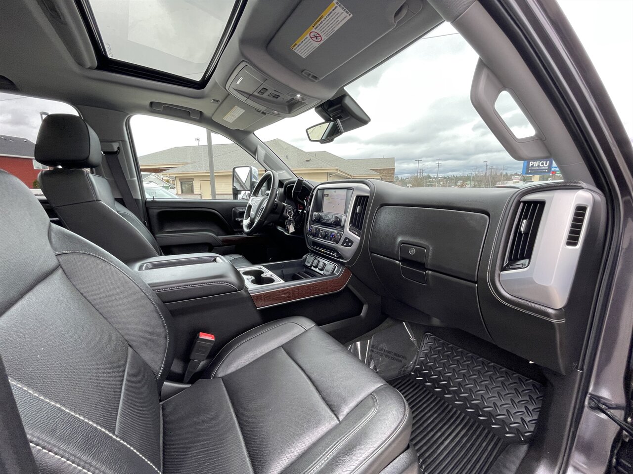 2015 GMC Sierra 2500 SLT. 45k miles! Amazing Shape! Rear Towing Airbags, Sunroof, Bedliner Spray! - Photo 7 - Post Falls, ID 83854