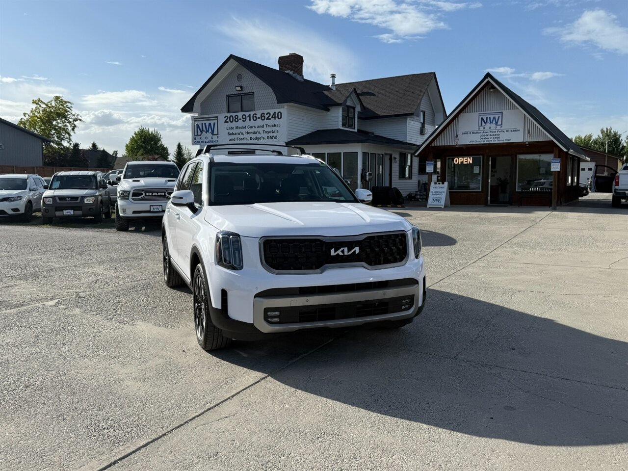2025 Kia Telluride SX.  4k miles, Sunroof, Amazing Shape! Fully Loaded! - Photo 2 - Post Falls, ID 83854