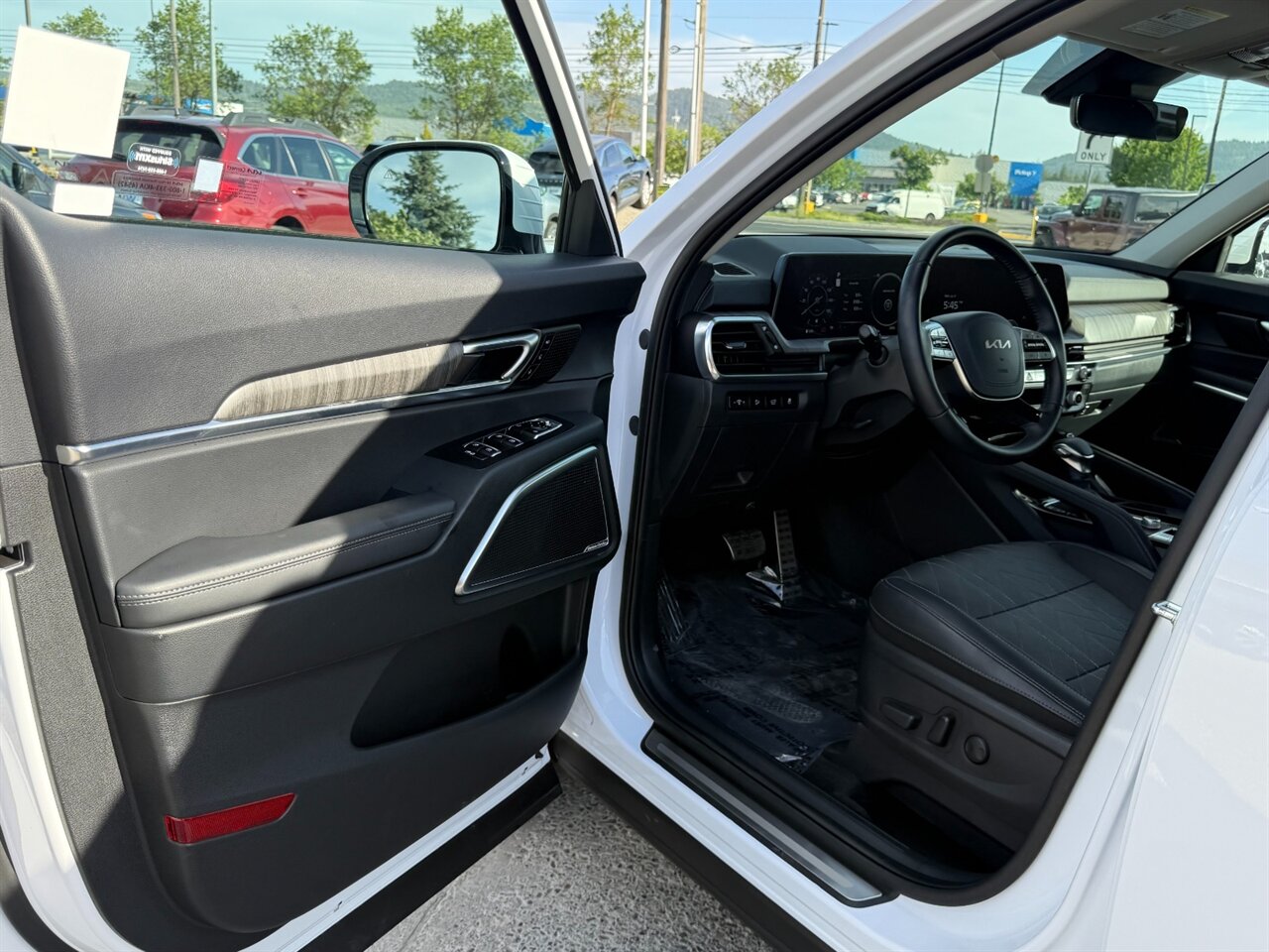 2025 Kia Telluride SX.  4k miles, Sunroof, Amazing Shape! Fully Loaded! - Photo 6 - Post Falls, ID 83854