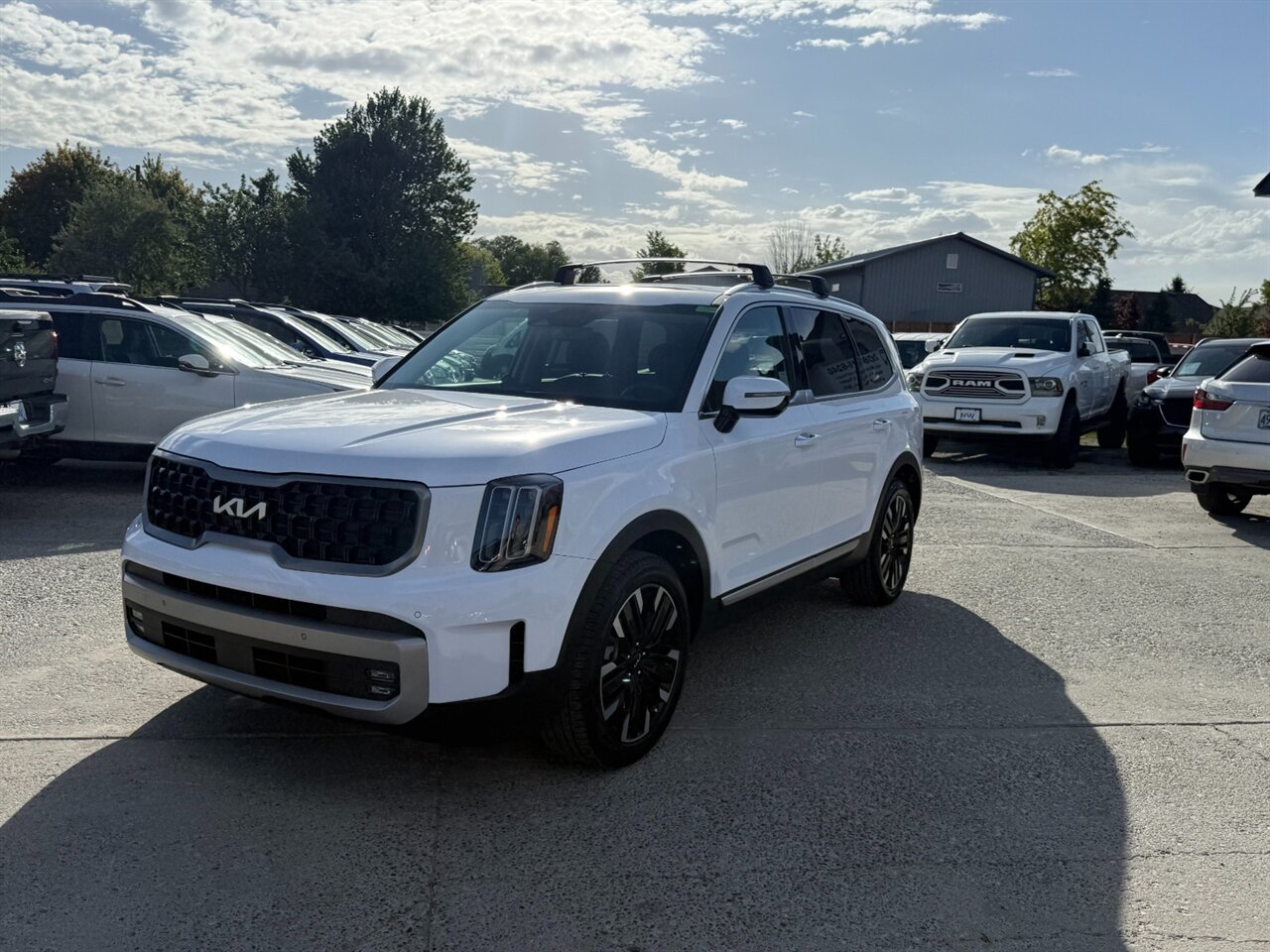 2025 Kia Telluride SX.  4k miles, Sunroof, Amazing Shape! Fully Loaded! - Photo 3 - Post Falls, ID 83854