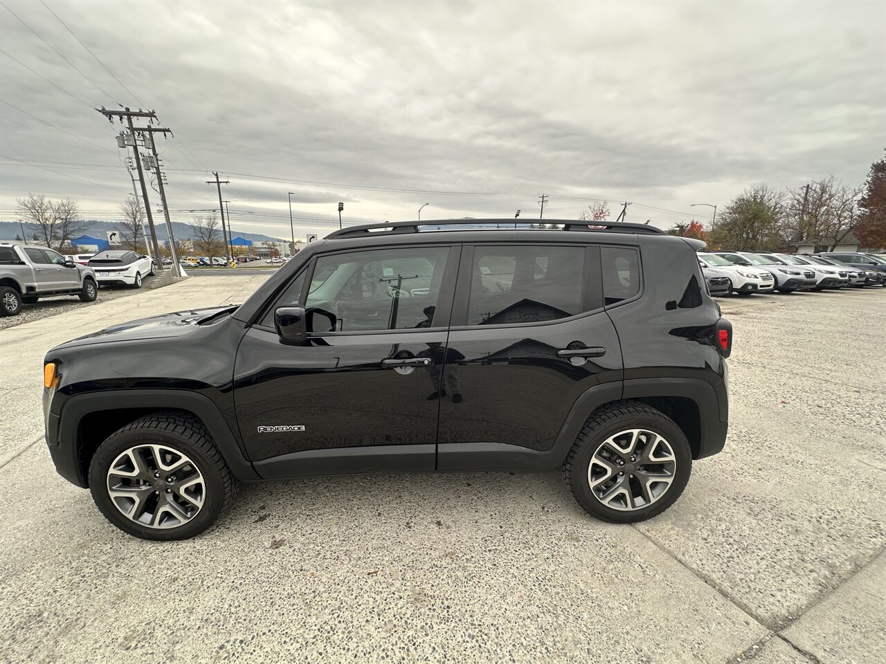 2017 Jeep Renegade Latitude  Capable, Distinctive, Adventurous - Photo 10 - Post Falls, ID 83854