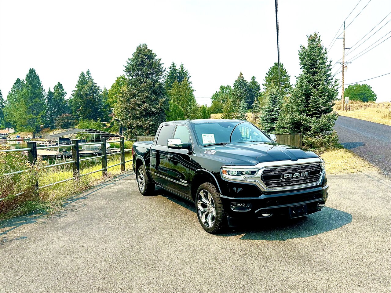 2022 RAM 1500 Limited. 3.92 Rear Axle Ratio, 33 Gallon Fuel Tank, Super Low Miles - Only 38k original miles! Leather, Alloy Wheels, Heated and Cooled Seats and much more! - Photo 2 - Post Falls, ID 83854