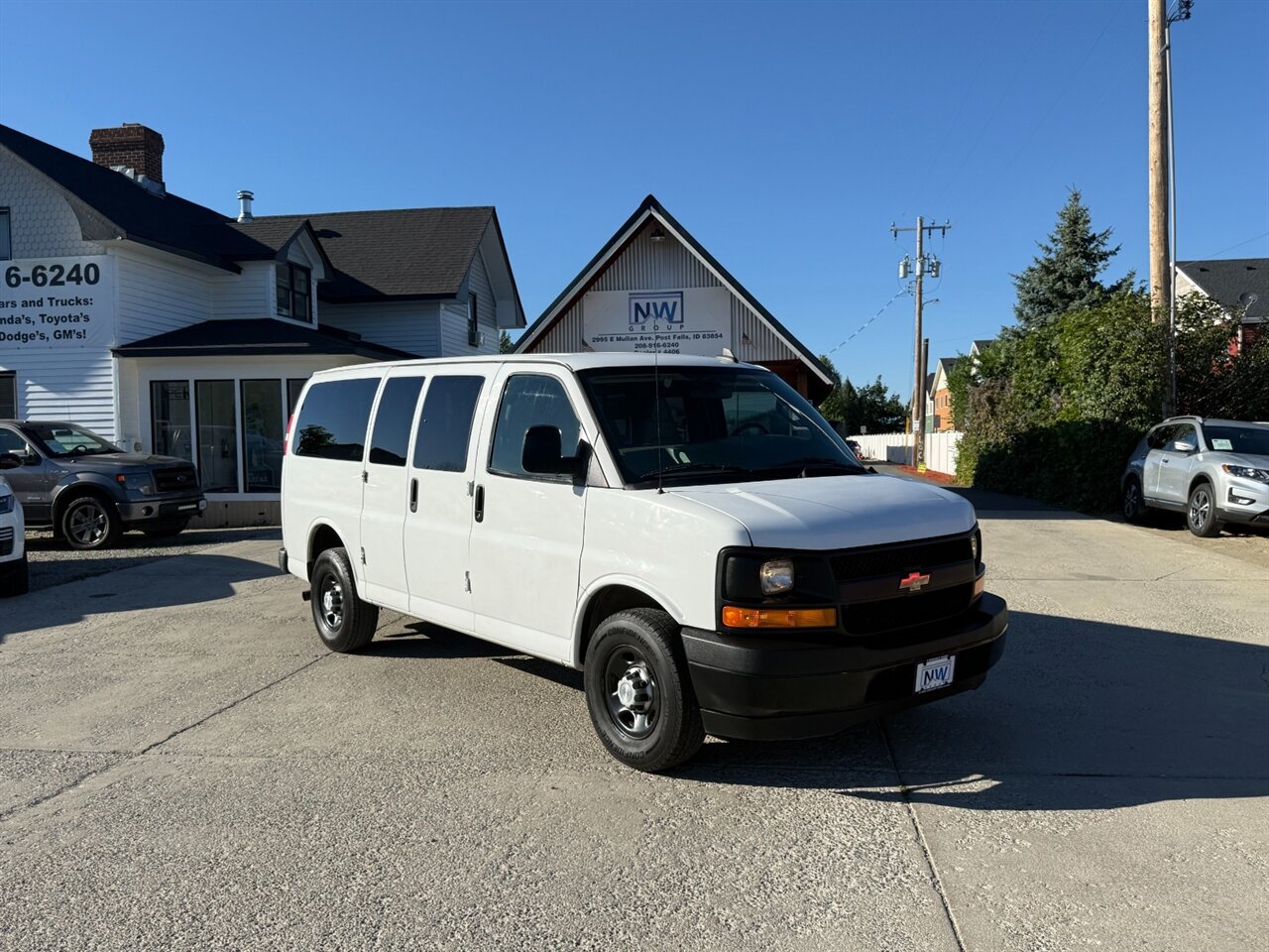 2017 Chevrolet Express LS 2500  107k miles. Passenger Van! Clean Title / Clean Carfax! - Photo 1 - Post Falls, ID 83854