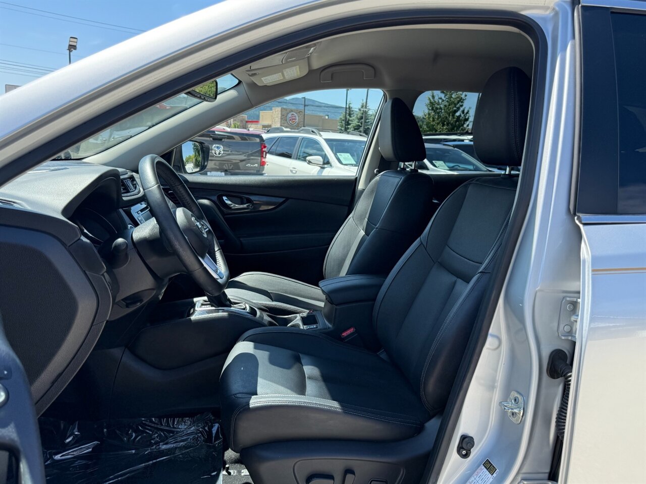 2018 Nissan Rogue SL.  Amazing Shape, Astonishing low miles - ONLY 9k miles! - Photo 8 - Post Falls, ID 83854