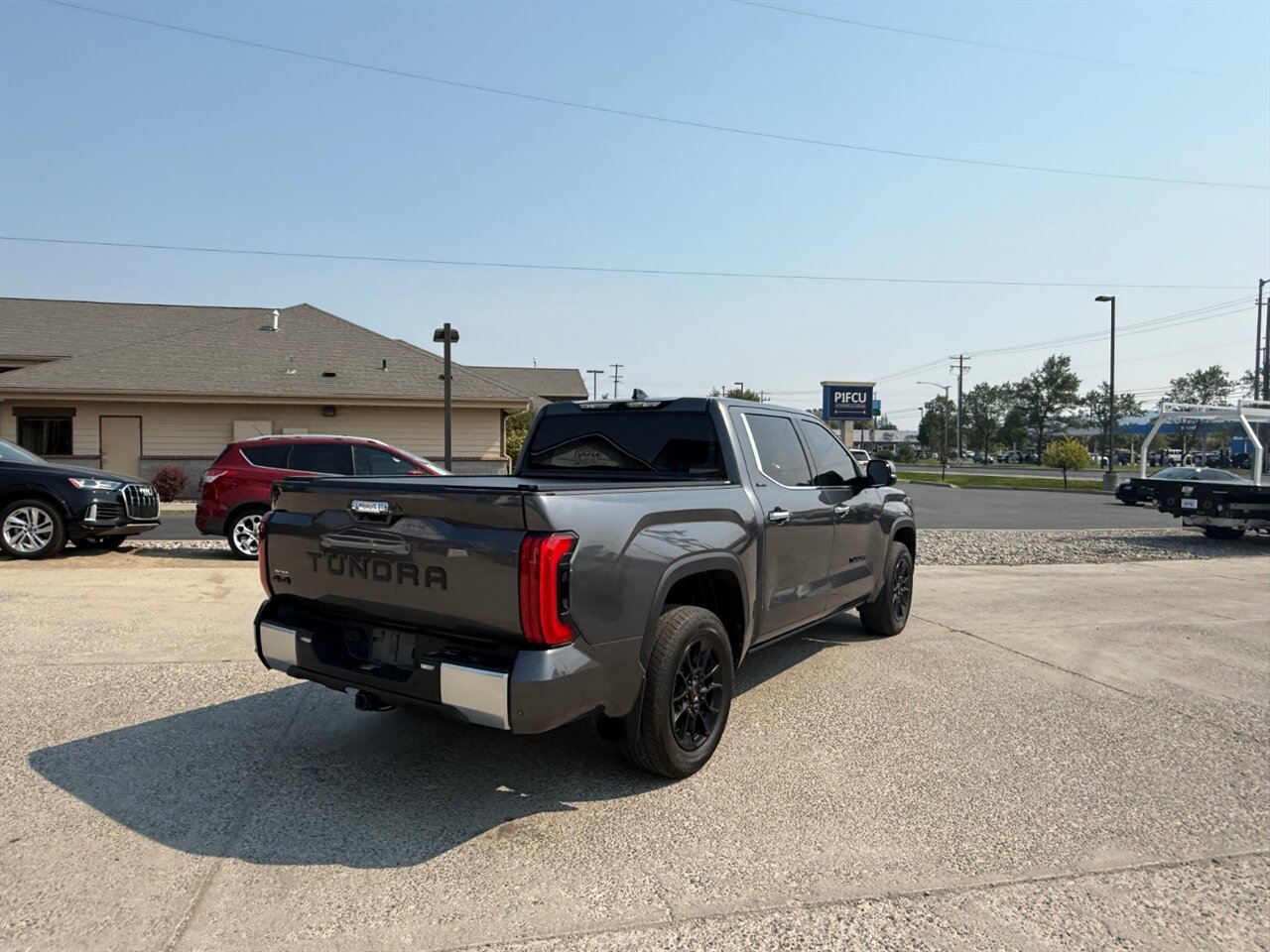 2022 Toyota Tundra Limited  4x4, Low miles, Excellent Truck, Great Financing Rates Available! - Photo 9 - Post Falls, ID 83854