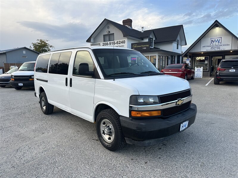 2016 Chevrolet Express Passenger LS's photo