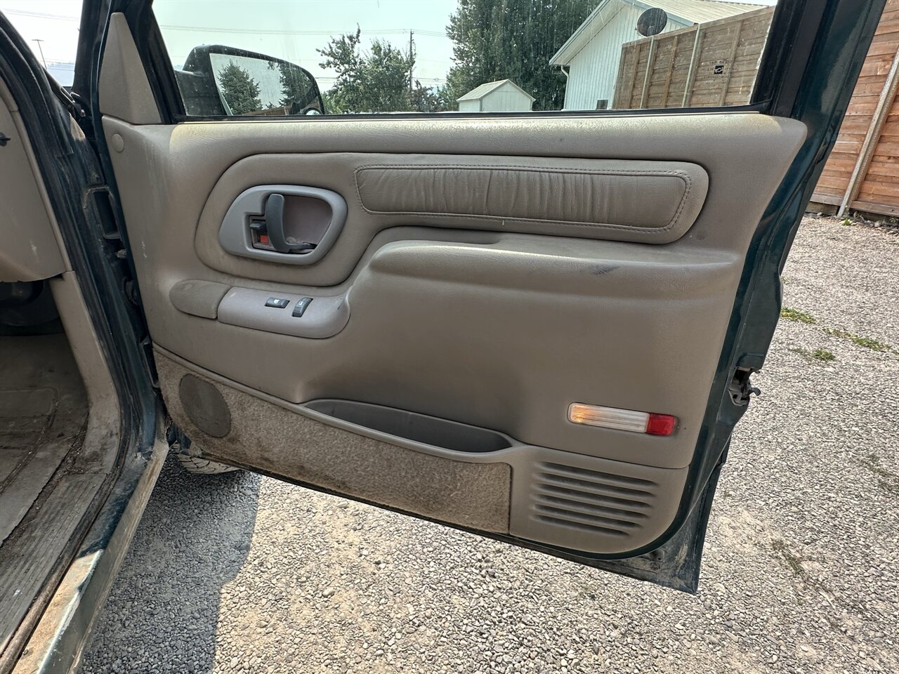 1996 GMC Sierra 1500 SL 2dr K1500 SL AS- IS. - Photo 10 - Post Falls, ID 83854