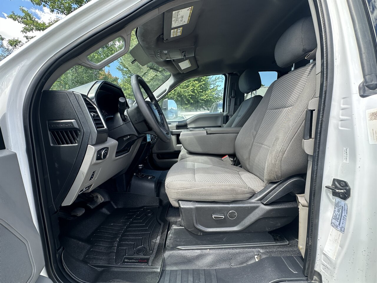 2017 Ford F-550 Super Duty Aluminum Foot Flatbed, 4x4, Nice Truck, Low miles! - Photo 5 - Post Falls, ID 83854