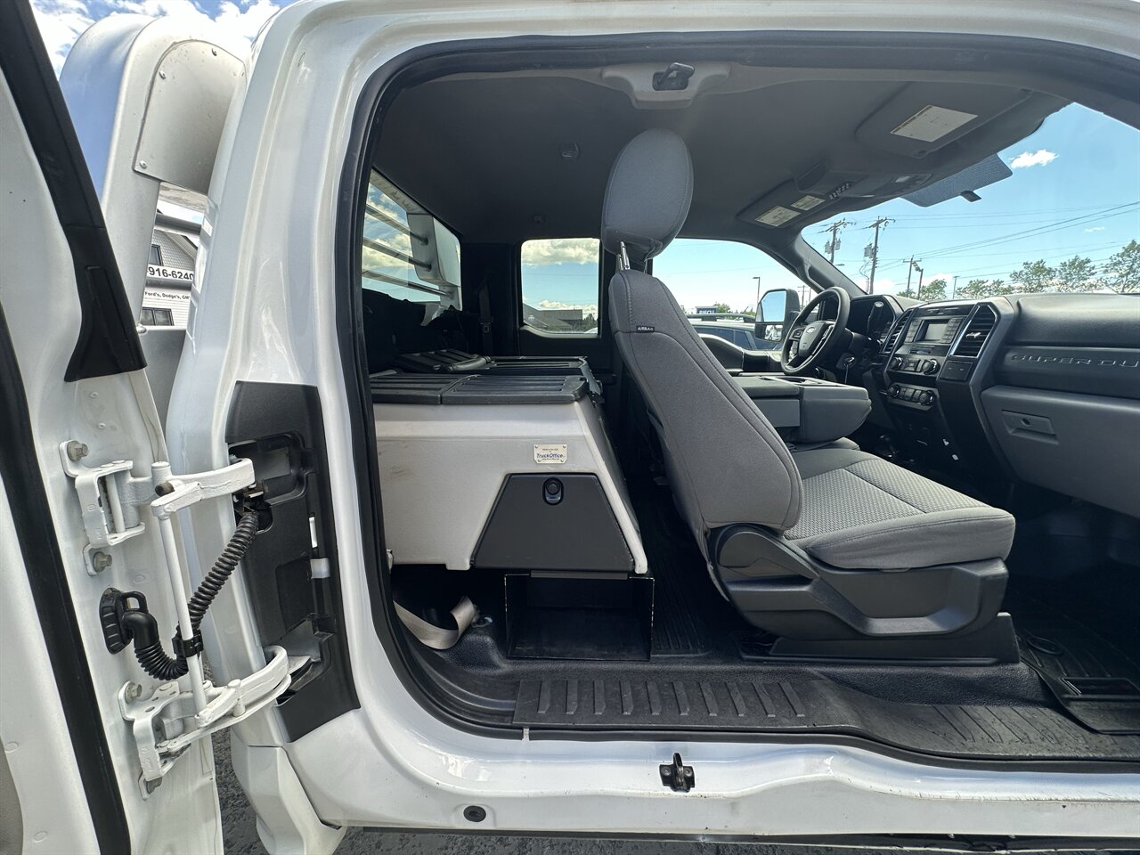 2017 Ford F-550 Super Duty Aluminum Foot Flatbed, 4x4, Nice Truck, Low miles! - Photo 6 - Post Falls, ID 83854