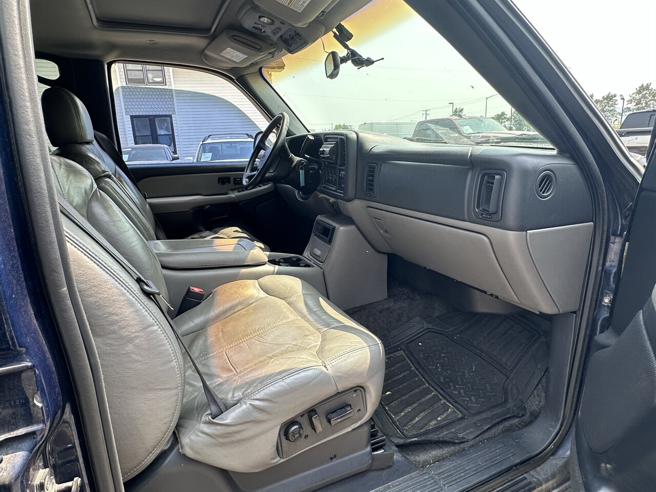 2002 Chevrolet Tahoe 4dr AS-IS. - Photo 7 - Post Falls, ID 83854