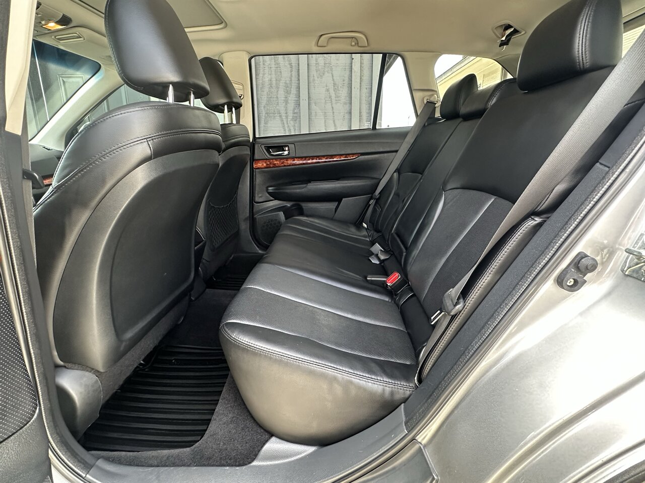 2011 Subaru Outback 3.6R Limited - Photo 8 - Post Falls, ID 83854