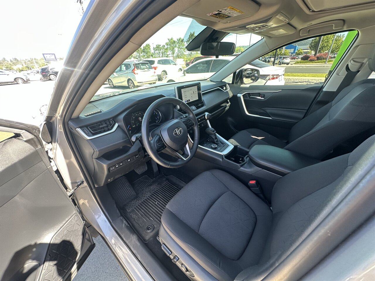 2023 Toyota RAV4 Hybrid XLE. 22k miles! Great MPG . Best Hybrid Out there! Very Nice Car, Well Maintained and Clean Car! - Photo 4 - Post Falls, ID 83854