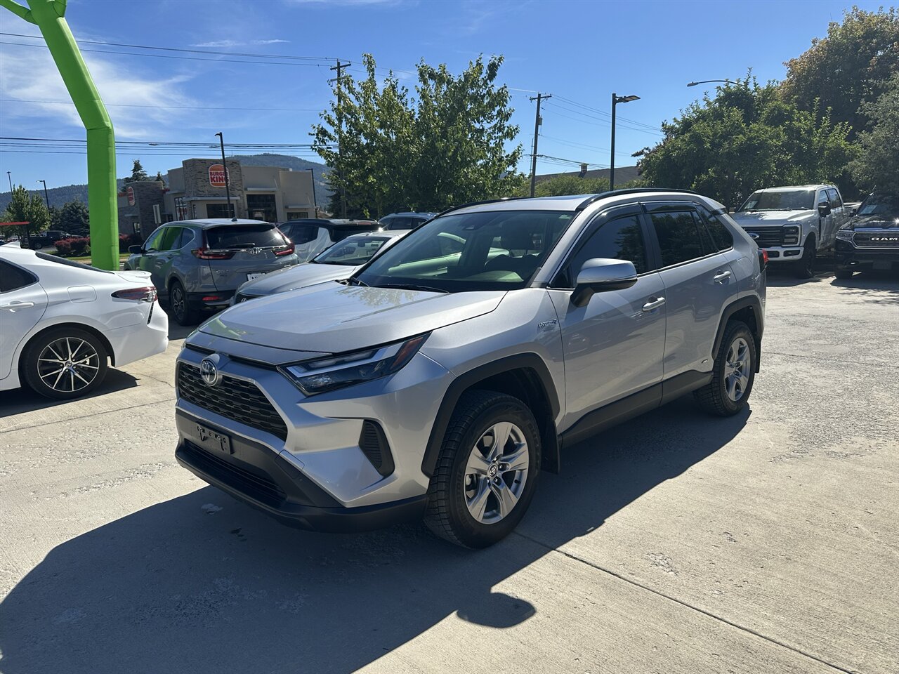 2023 Toyota RAV4 Hybrid XLE. 22k miles! Great MPG . Best Hybrid Out there! Very Nice Car, Well Maintained and Clean Car! - Photo 3 - Post Falls, ID 83854
