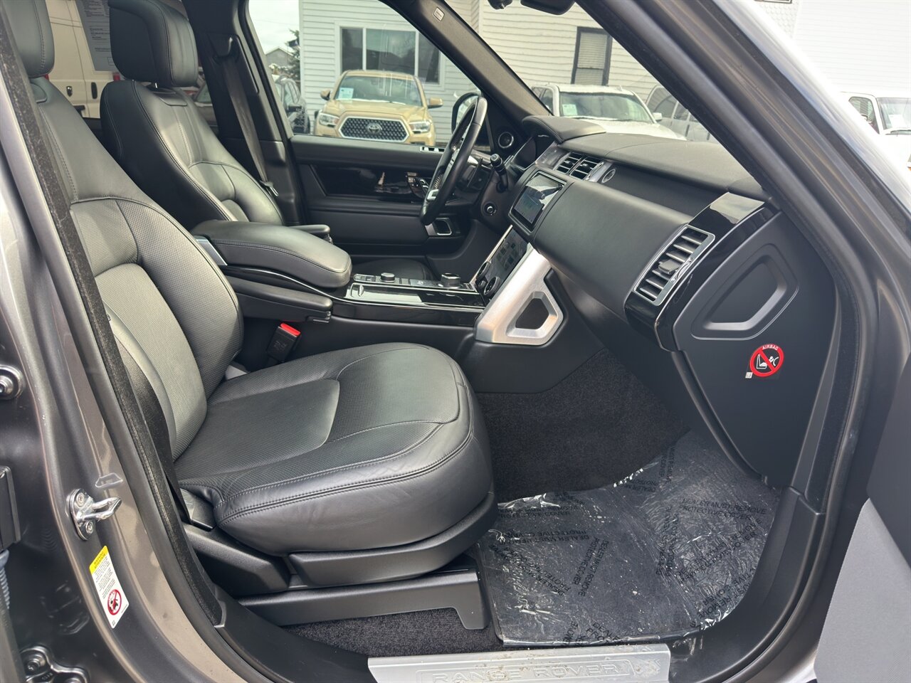 2019 Land Rover Range Rover Supercharged. 2 Owner, Clean Title, Clean Carfax, Amazing Shape! - Photo 9 - Post Falls, ID 83854