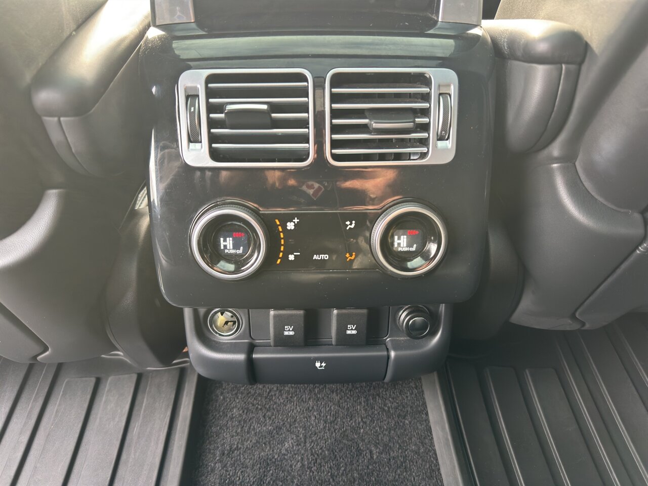 2019 Land Rover Range Rover Supercharged. 2 Owner, Clean Title, Clean Carfax, Amazing Shape! - Photo 10 - Post Falls, ID 83854