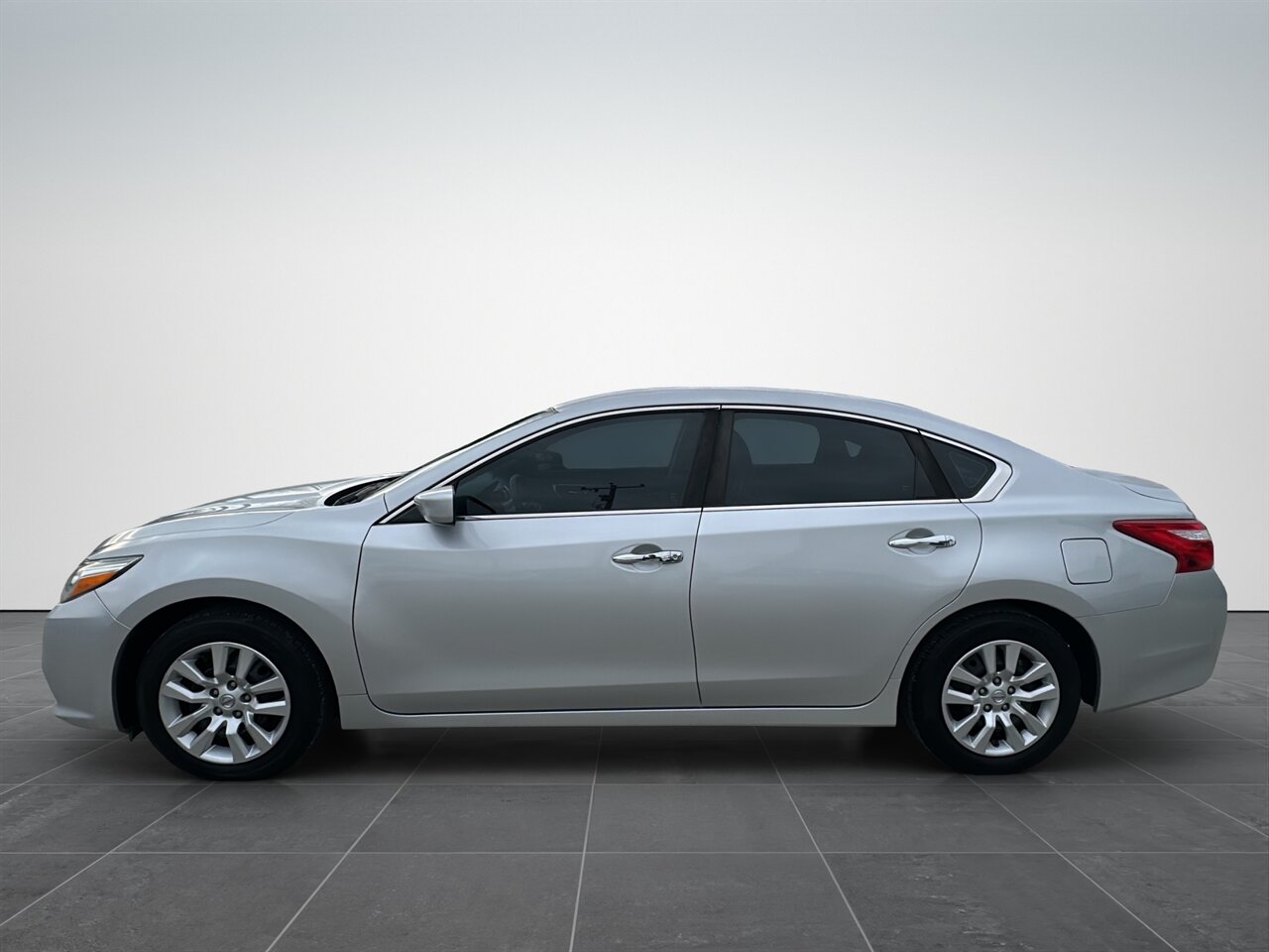 2016 Nissan Altima 2.5.  Reliable Midsize Sedan, Fuel-Efficient - Photo 3 - Post Falls, ID 83854