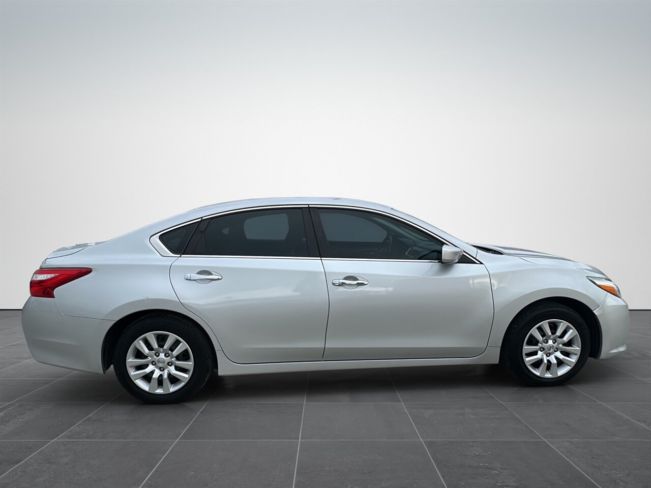 2016 Nissan Altima 2.5.  Reliable Midsize Sedan, Fuel-Efficient - Photo 7 - Post Falls, ID 83854