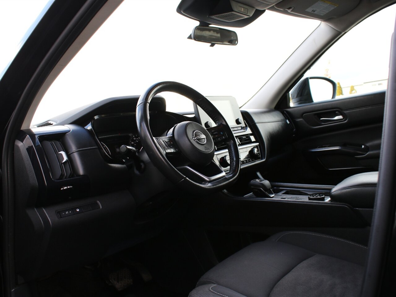 2022 Nissan Pathfinder SV Winter Package, AWD, with 3rd Row Seating! - Photo 4 - Post Falls, ID 83854