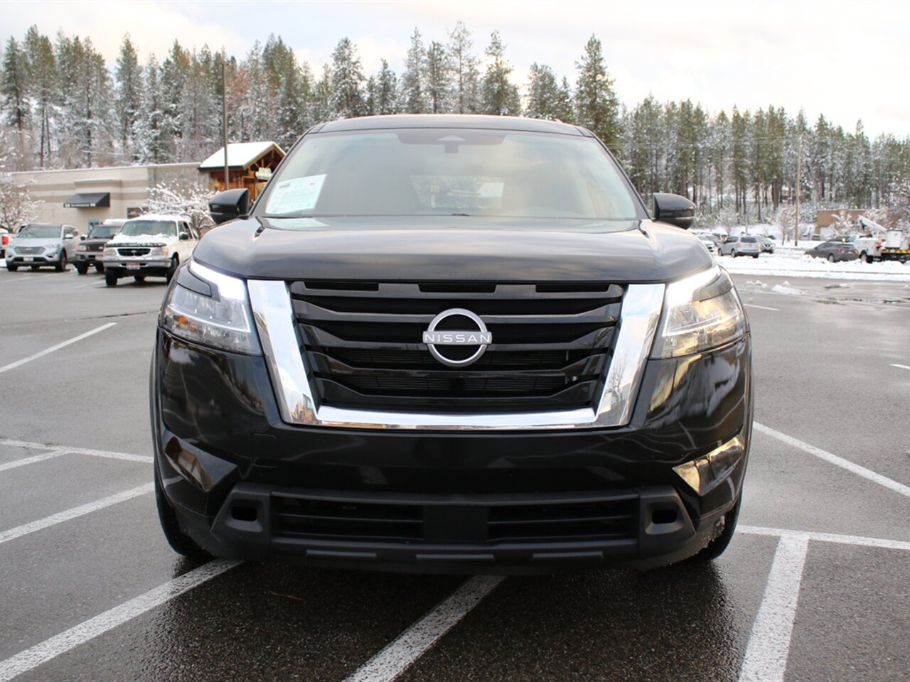 2022 Nissan Pathfinder SV Winter Package, AWD, with 3rd Row Seating! - Photo 2 - Post Falls, ID 83854