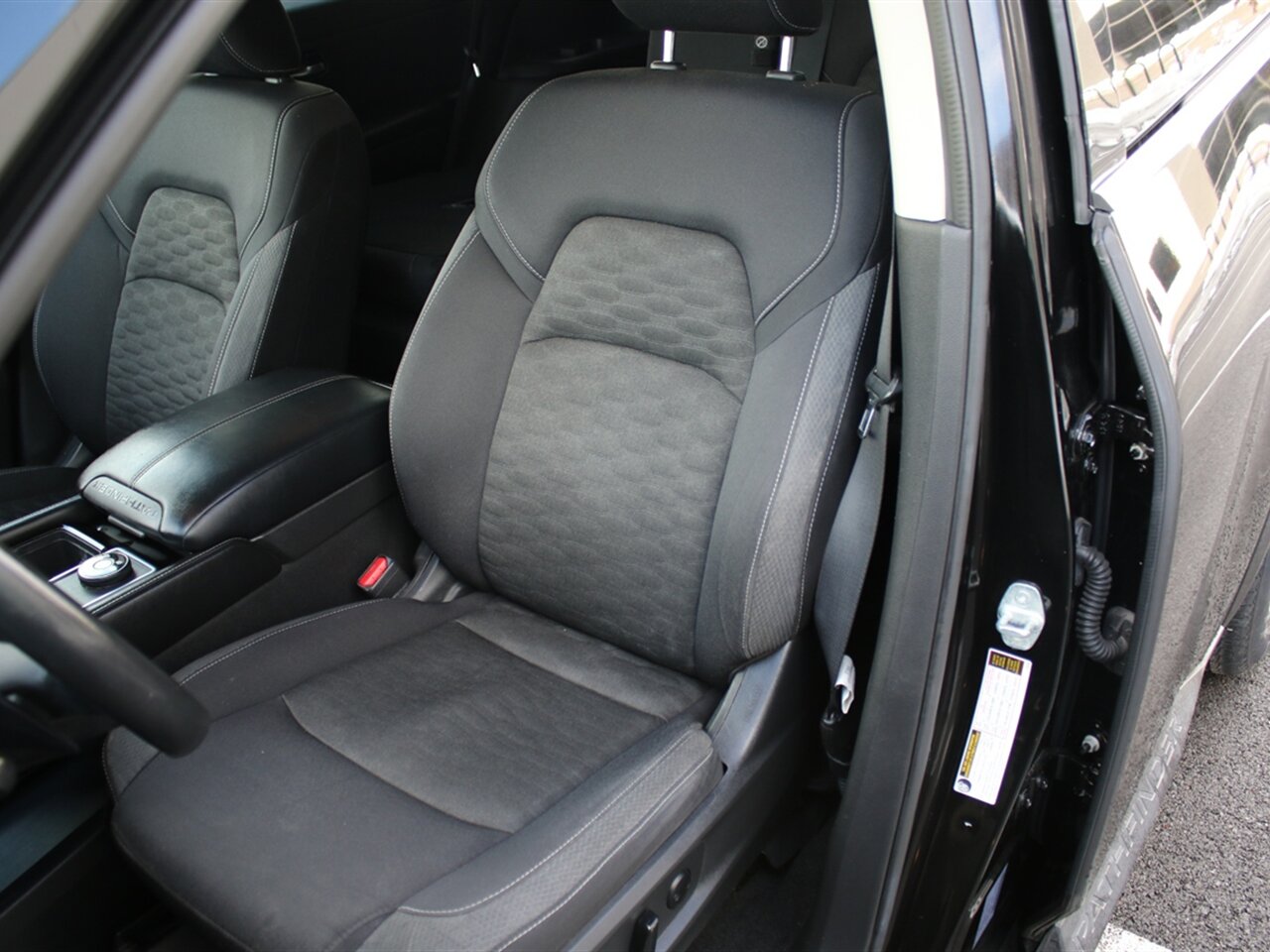 2022 Nissan Pathfinder SV Winter Package, AWD, with 3rd Row Seating! - Photo 9 - Post Falls, ID 83854