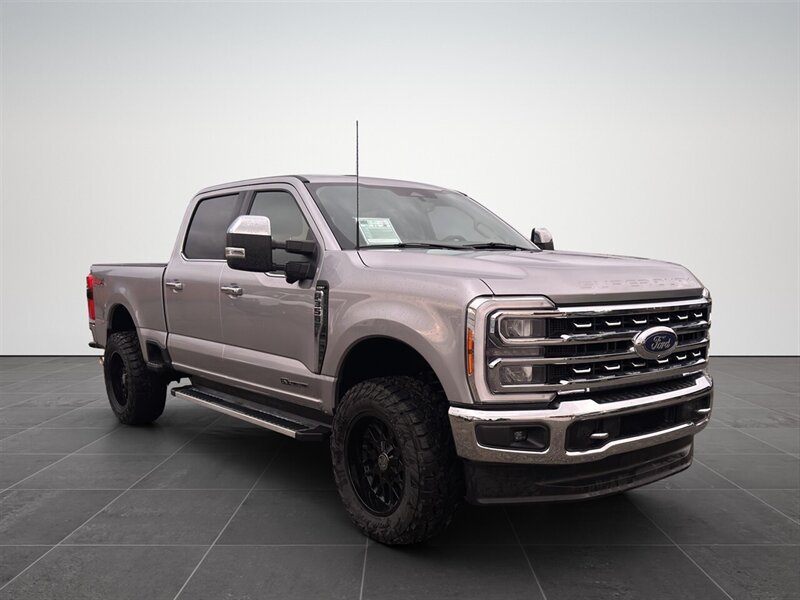 2023 Ford F-350 Super Duty Lariat's photo