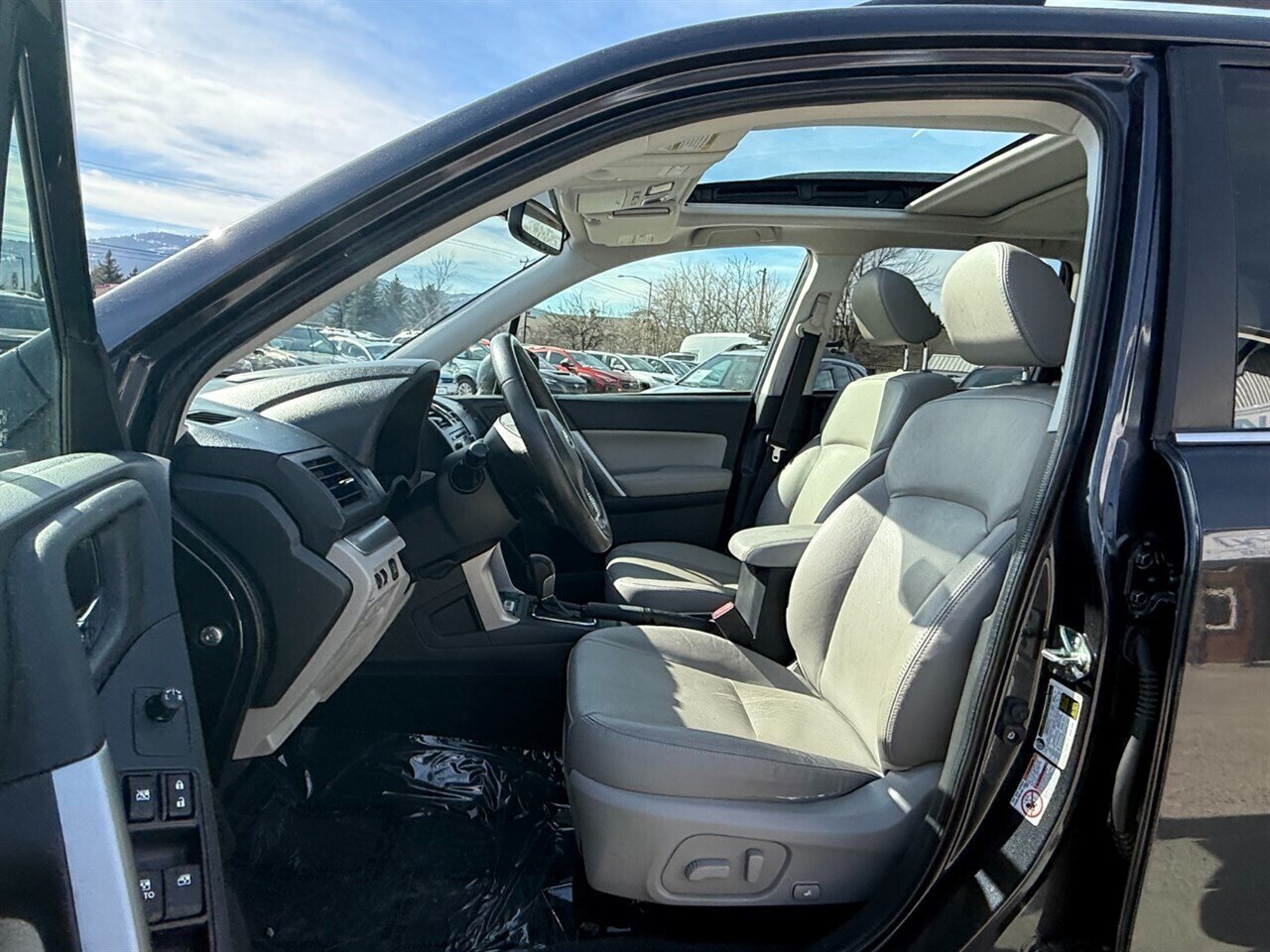 2015 Subaru Forester 2.5i Touring.  All Wheel Drive, Loaded, Leather, Harmon Kardon Audio! - Photo 3 - Post Falls, ID 83854