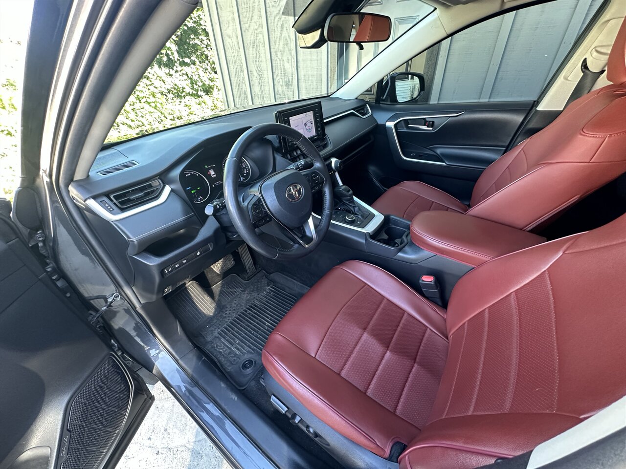 2020 Toyota RAV4 Hybrid XLE. Amazing MPG! 41MPG City, 40 Highway. Great, Clean Shape! - Photo 5 - Post Falls, ID 83854