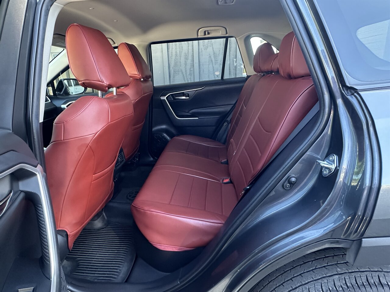 2020 Toyota RAV4 Hybrid XLE. Amazing MPG! 41MPG City, 40 Highway. Great, Clean Shape! - Photo 6 - Post Falls, ID 83854