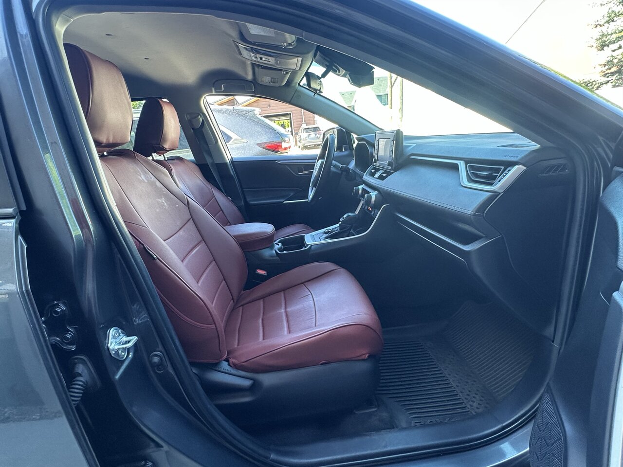 2020 Toyota RAV4 Hybrid XLE. Amazing MPG! 41MPG City, 40 Highway. Great, Clean Shape! - Photo 9 - Post Falls, ID 83854