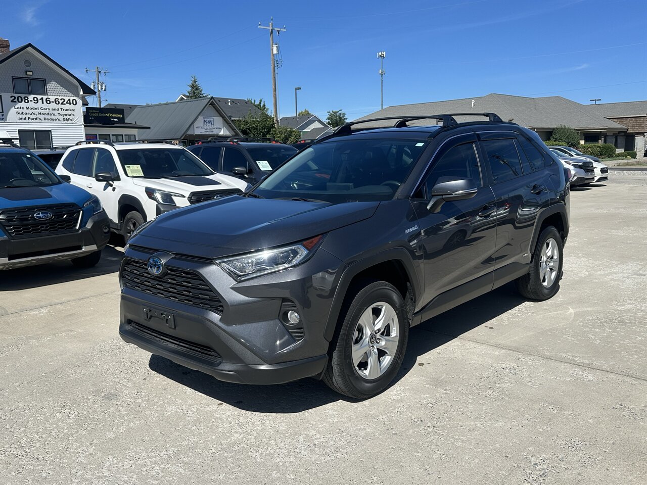 2020 Toyota RAV4 Hybrid XLE. Amazing MPG! 41MPG City, 40 Highway. Great, Clean Shape! - Photo 3 - Post Falls, ID 83854