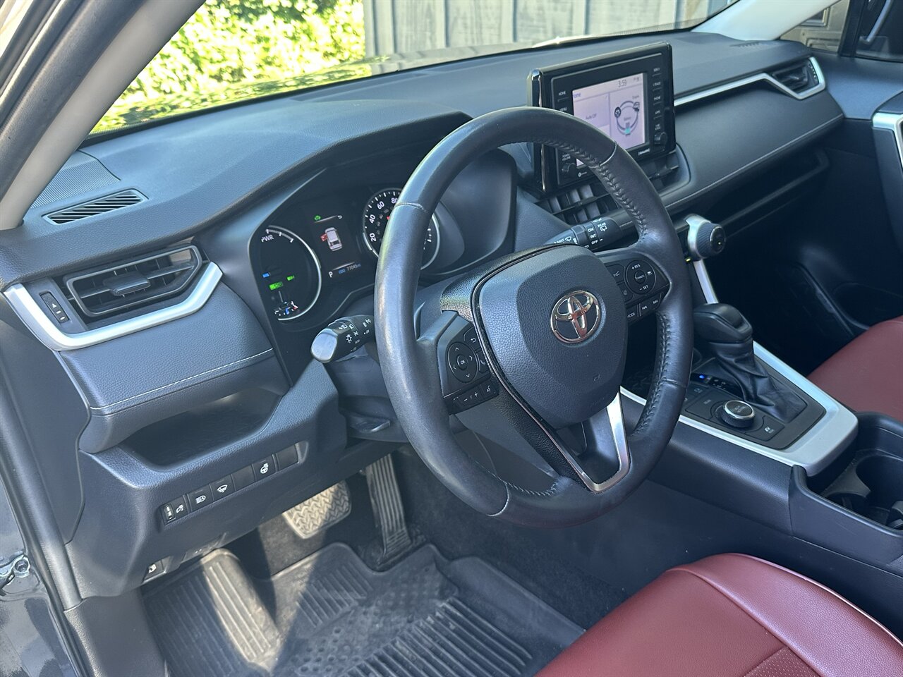 2020 Toyota RAV4 Hybrid XLE. Amazing MPG! 41MPG City, 40 Highway. Great, Clean Shape! - Photo 4 - Post Falls, ID 83854