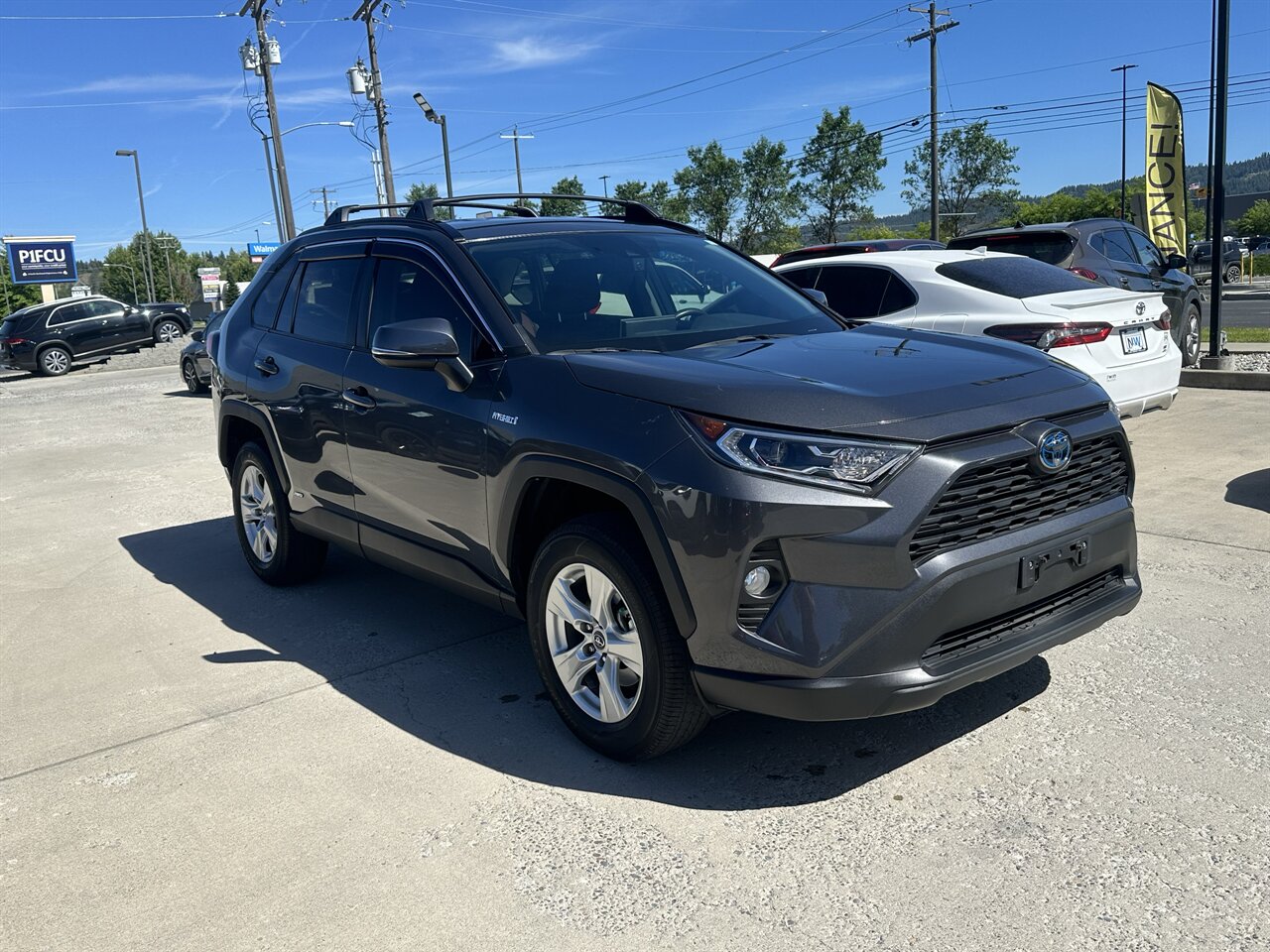 2020 Toyota RAV4 Hybrid XLE. Amazing MPG! 41MPG City, 40 Highway. Great, Clean Shape! - Photo 1 - Post Falls, ID 83854