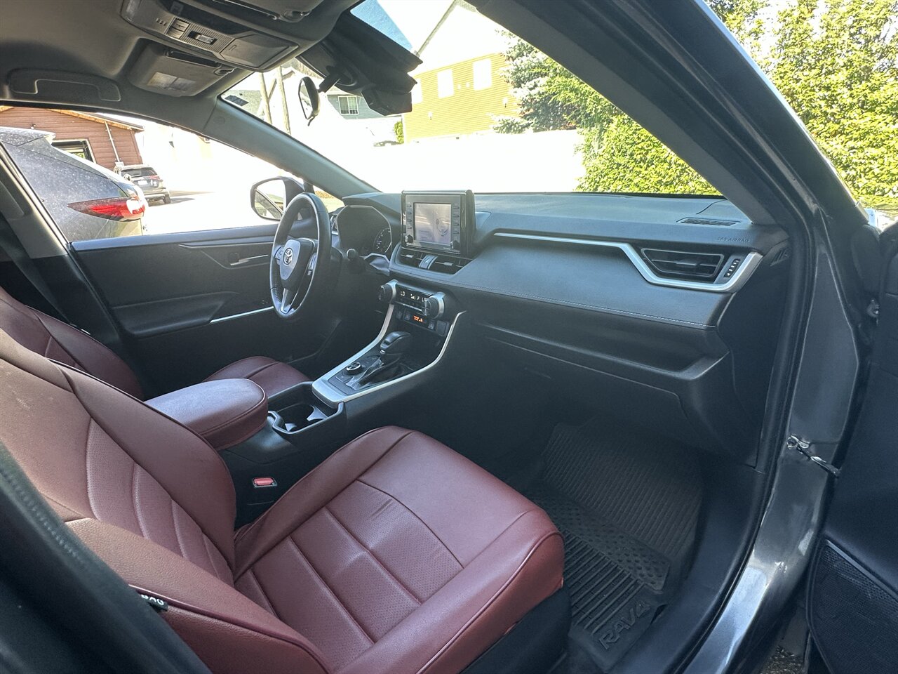 2020 Toyota RAV4 Hybrid XLE. Amazing MPG! 41MPG City, 40 Highway. Great, Clean Shape! - Photo 8 - Post Falls, ID 83854