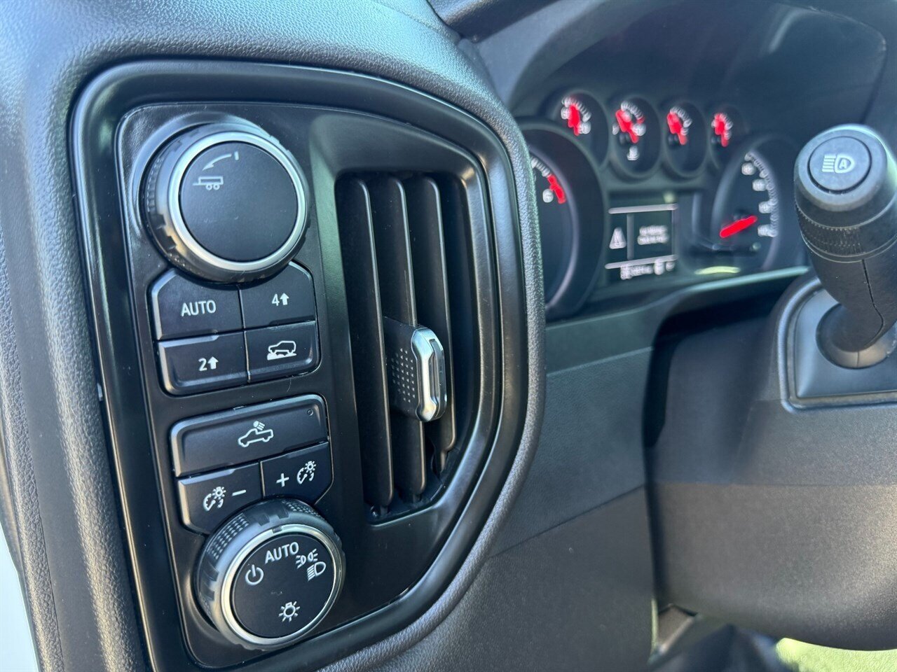 2022 Chevrolet Silverado 1500 Work Truck  Long Bed (8 foot). 4x4, 5.3L V8. Nice Truck! Very Clean! - Photo 10 - Post Falls, ID 83854