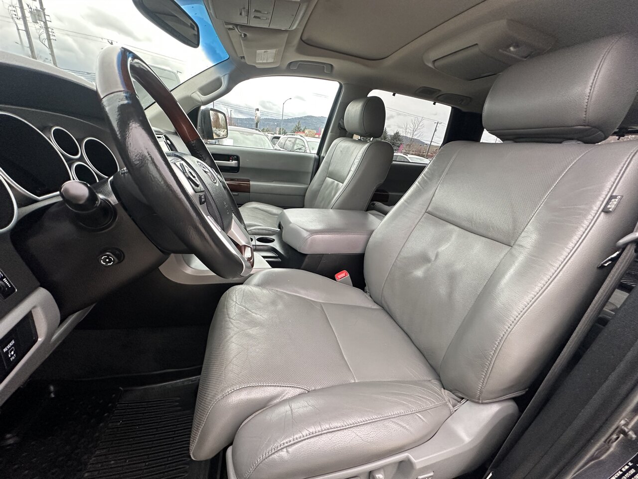 2017 Toyota Sequoia Platinum.  4x4, 79k miles, Alloy Wheels, DVD Player, Sunroof! - Photo 9 - Post Falls, ID 83854