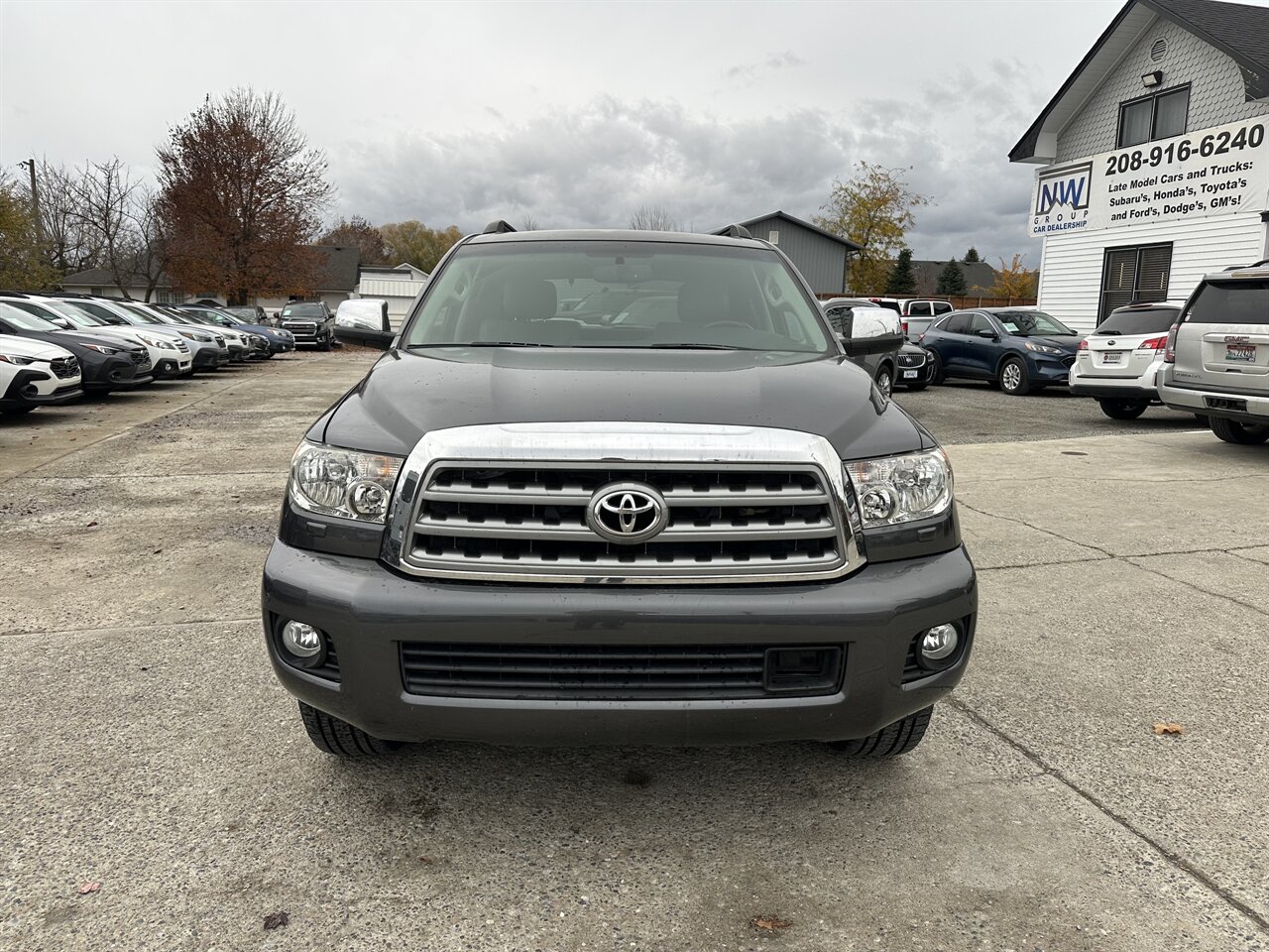 2017 Toyota Sequoia Platinum.  4x4, 79k miles, Alloy Wheels, DVD Player, Sunroof! - Photo 3 - Post Falls, ID 83854