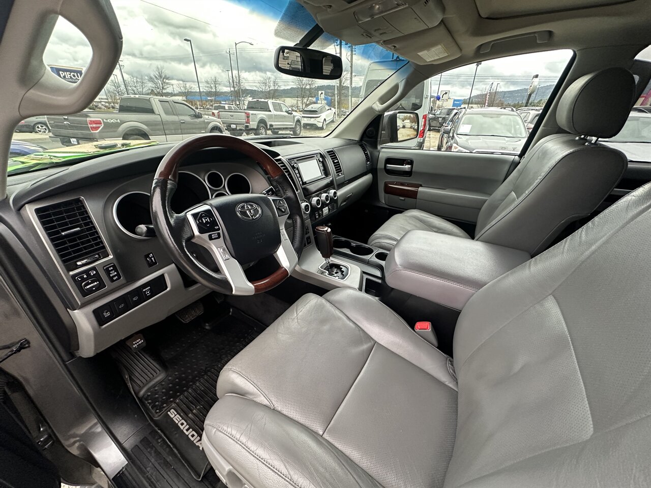 2017 Toyota Sequoia Platinum.  4x4, 79k miles, Alloy Wheels, DVD Player, Sunroof! - Photo 8 - Post Falls, ID 83854