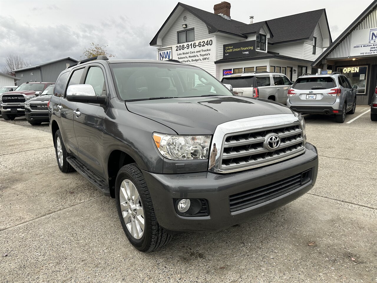 2017 Toyota Sequoia Platinum.  4x4, 79k miles, Alloy Wheels, DVD Player, Sunroof! - Photo 2 - Post Falls, ID 83854