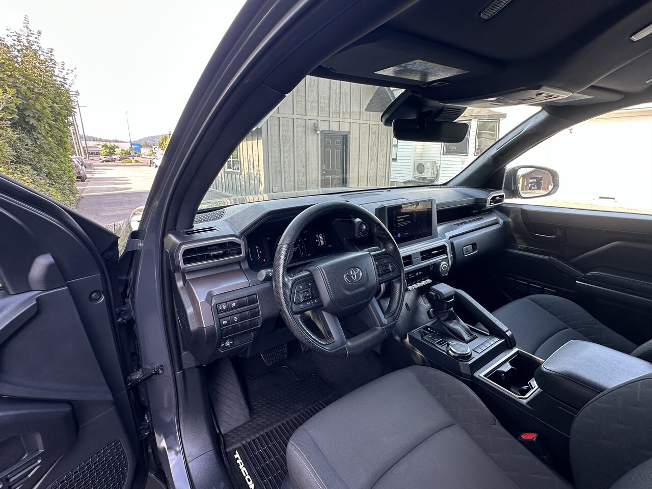 2024 Toyota Tacoma SR5 6.5 foot bed, ONLY 11k Miles, Crew Cab, Tow Capability, with LEER Canopy! - Photo 5 - Post Falls, ID 83854