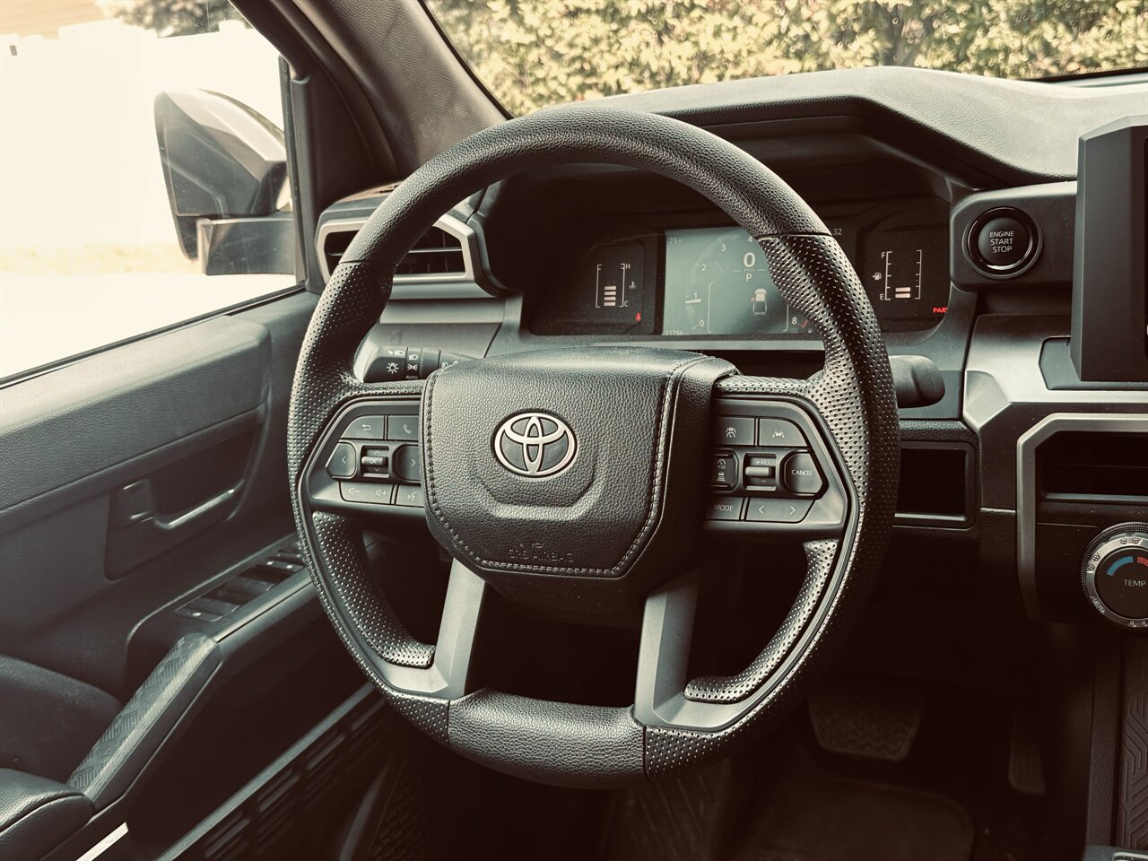 2024 Toyota Tacoma SR5 6.5 foot bed, ONLY 11k Miles, Crew Cab, Tow Capability, with LEER Canopy! - Photo 4 - Post Falls, ID 83854