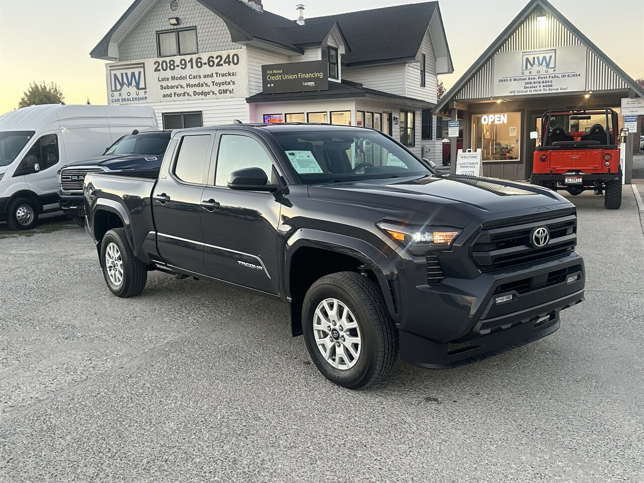 2024 Toyota Tacoma SR5 6.5 foot bed, ONLY 11k Miles, Crew Cab, Tow Capability, Awesome Condition! - Photo 1 - Post Falls, ID 83854