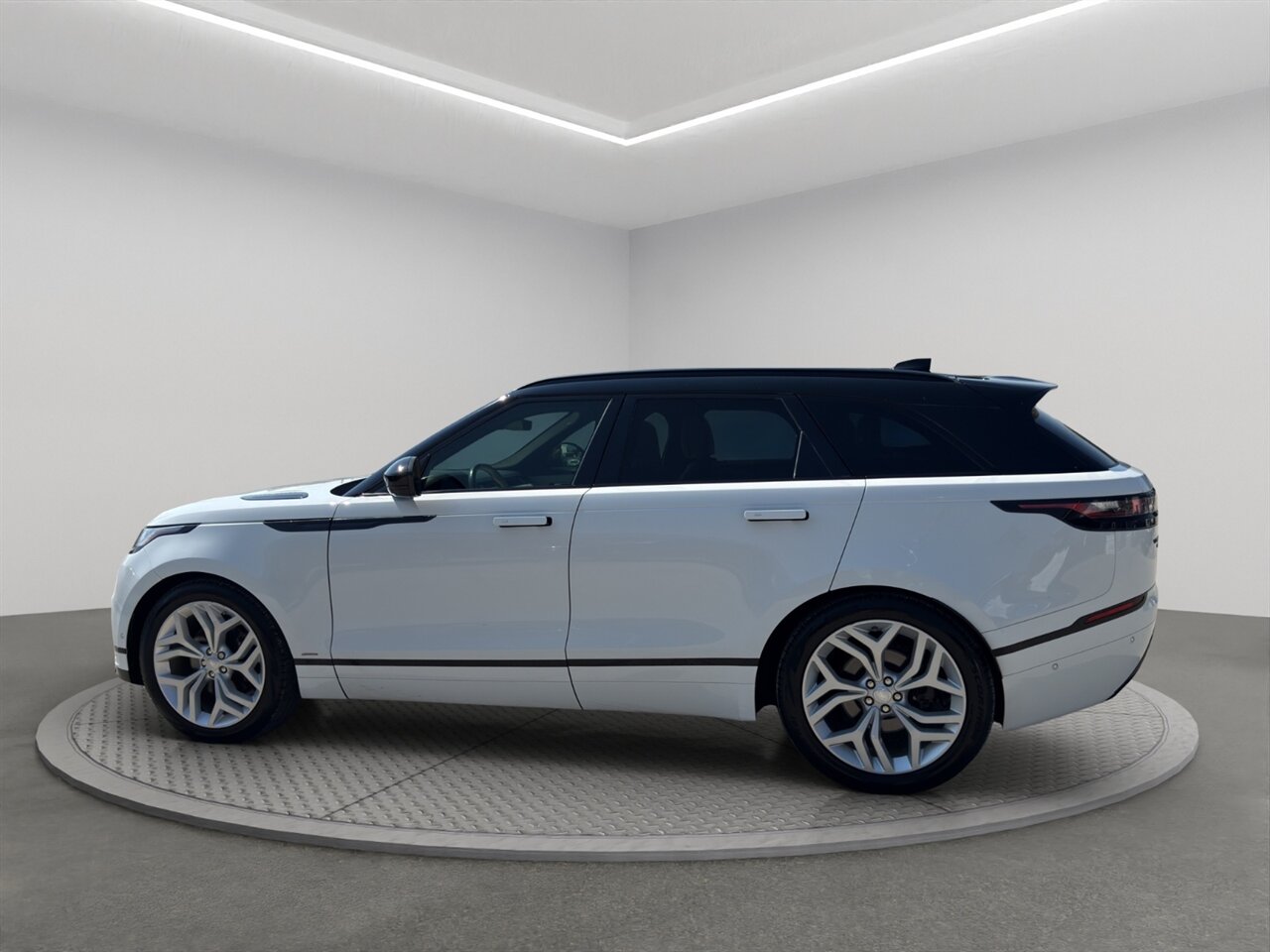 2018 Land Rover Range Rover Velar P380 R-Dynamic HSE Low Miles, AWD, Nice SUV! - Photo 6 - Post Falls, ID 83854