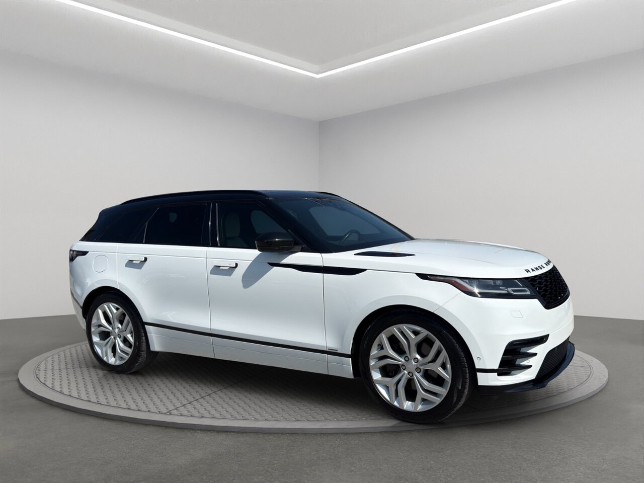 2018 Land Rover Range Rover Velar P380 R-Dynamic HSE Low Miles, AWD, Nice SUV! - Photo 1 - Post Falls, ID 83854