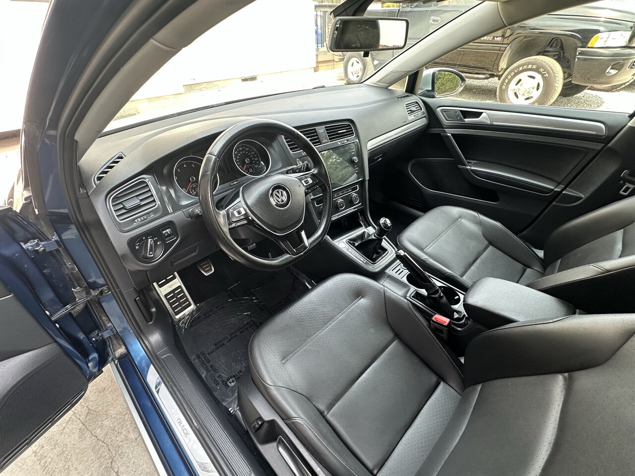 2018 Volkswagen Golf Alltrack TSI S 4Motion - 6 Speed Manual - All Wheel Drive - Back Up Cameras! - Photo 4 - Post Falls, ID 83854